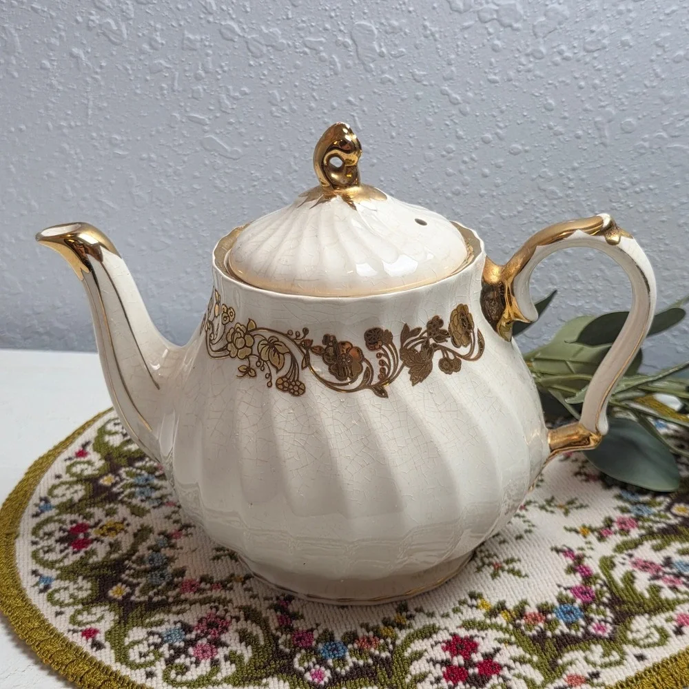 Vintage 1940s Sadler England Cream and Gold‎ Swirl Teapot Elegant Cottagecore